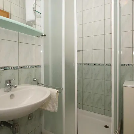 Stunning In Zastrazisce With House Sea View Сasa de vacaciones *